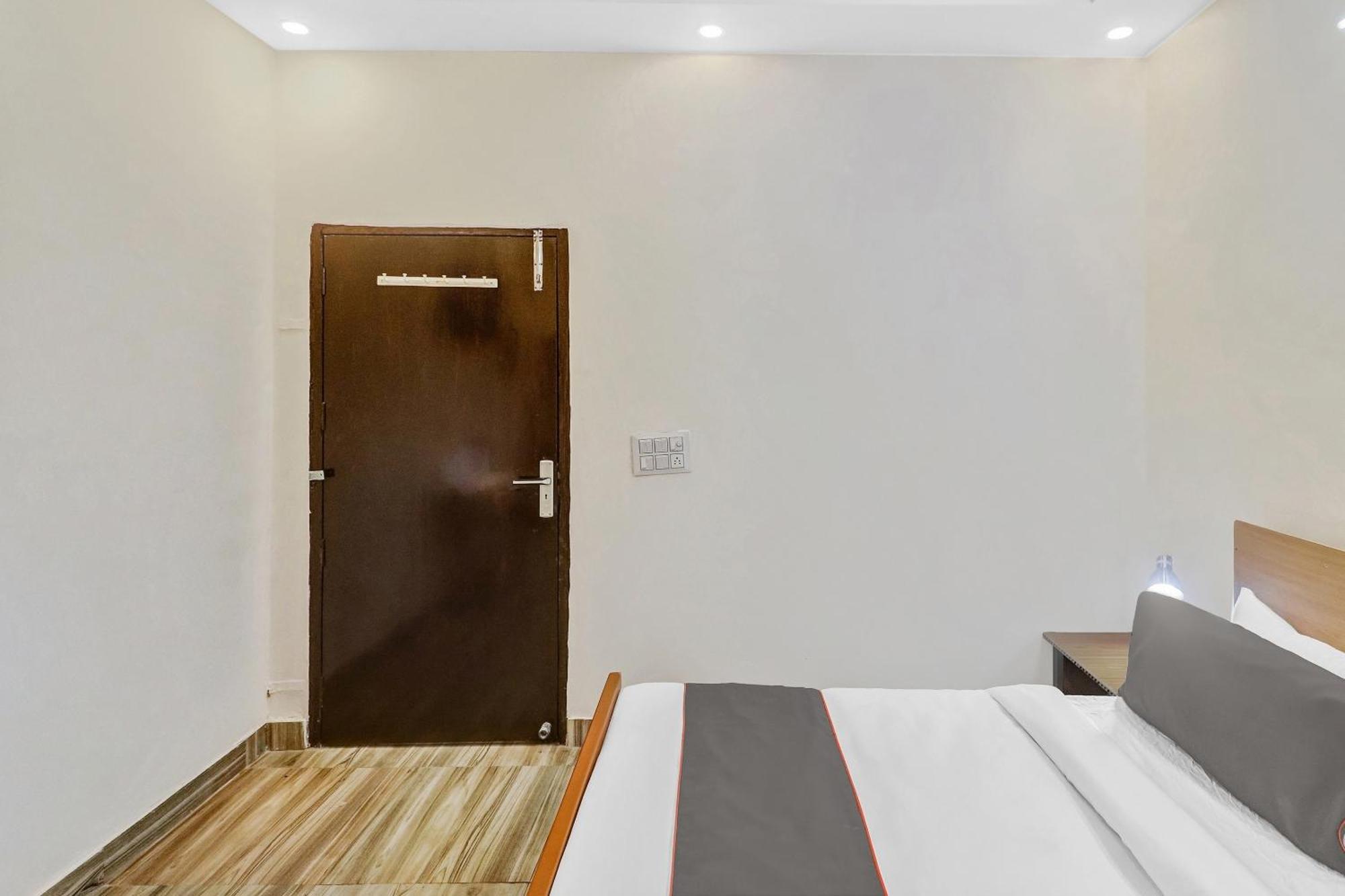 Super Capital O Moody Inn Delhi  Exterior photo