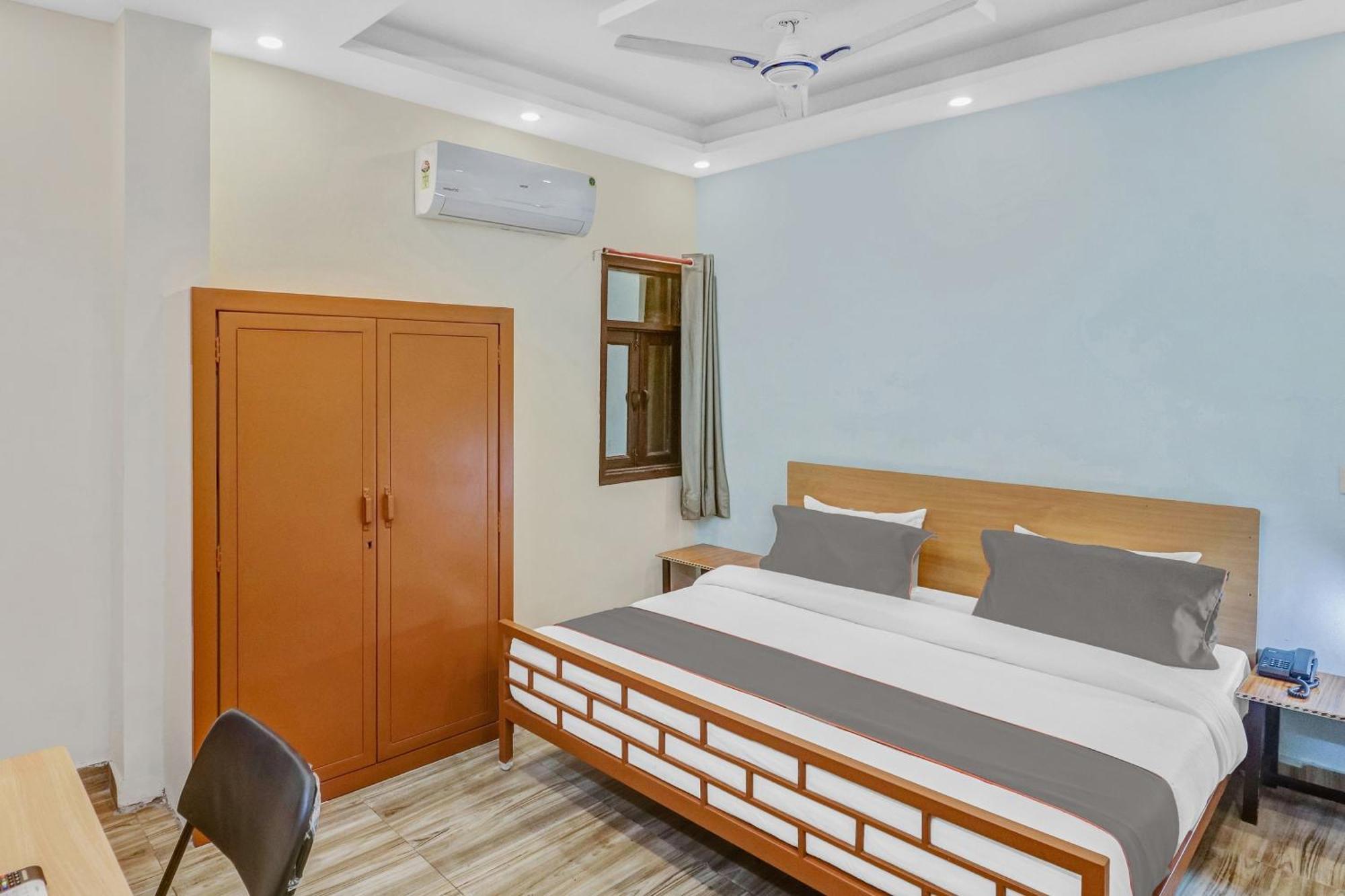 Super Capital O Moody Inn Delhi  Exterior photo